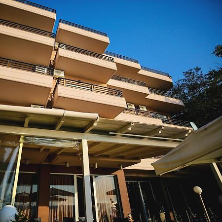 Ambasador Hotel Vlore Luaran gambar