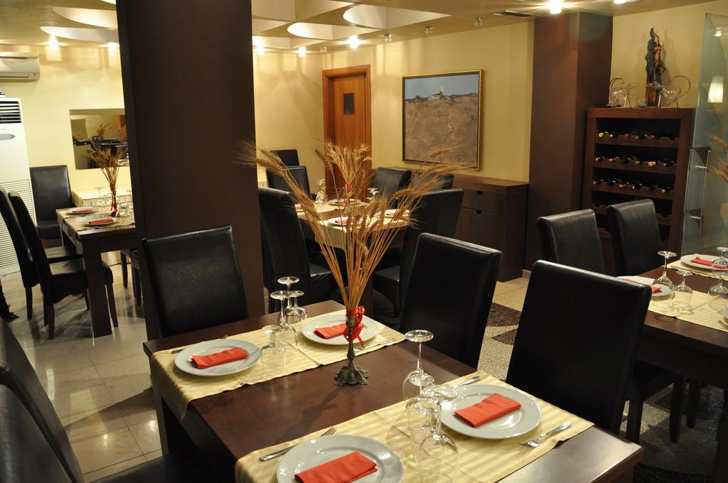 Ambasador Hotel Vlore Luaran gambar