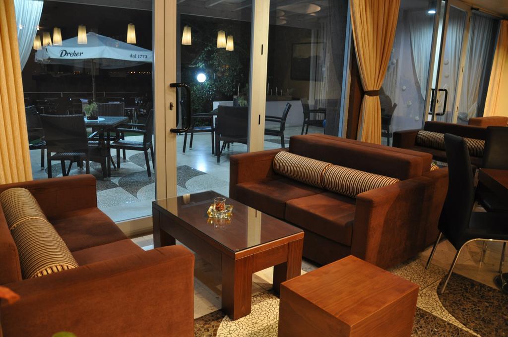 Ambasador Hotel Vlore Luaran gambar