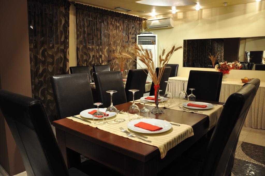 Ambasador Hotel Vlore Luaran gambar