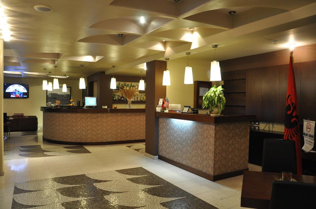 Ambasador Hotel Vlore Luaran gambar