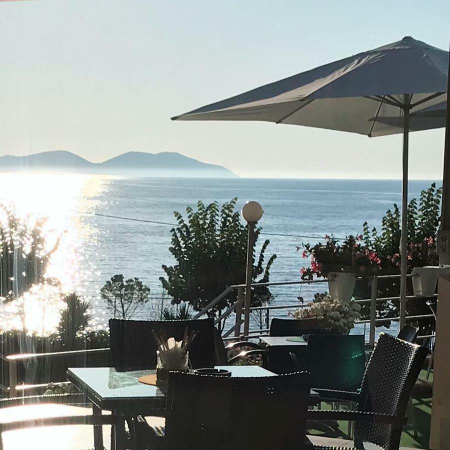 Ambasador Hotel Vlore Luaran gambar