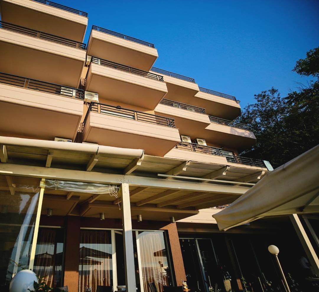 Ambasador Hotel Vlore Luaran gambar